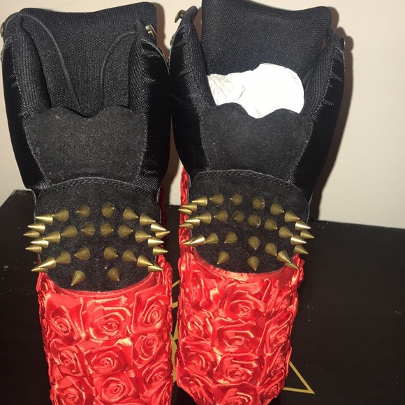 ❤️ Rose Qozomopolitan🌹 Platforms🖤 | DollsKill - Picture 4 of 5